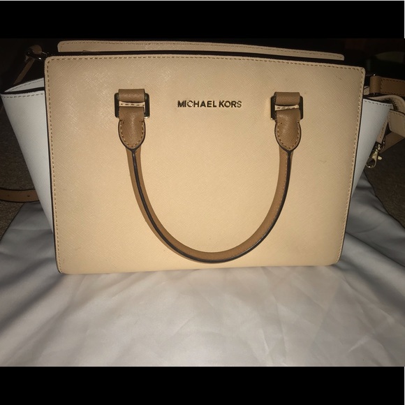 Michael Kors Handbags - Michael kors Selma bag